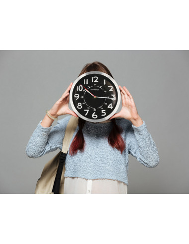Reloj q-connect de pared metalico redondo 25 cm movimiento silencioso color negro con esfera cromado